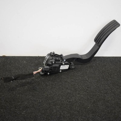 Pedala de accelerație DACIA SANDERO II 2015 OEM: 180106136R 3673717 foto