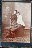 Fotografie tip CDV, Mama cu fetita, inceput de secol XX