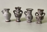 Patru vase &icirc;n miniatură din ceramică smălțuită scandinavă, culoare gri