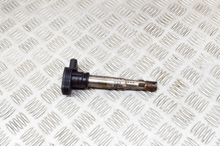 Bobina de inducție de &icirc;naltă tensiune VW GOLF V 1K1 2009 OEM: 07K905715C,78230014 15022611