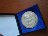 Medalie AVERESCU, PREZAN,ANTONESCU , Maresalii Romaniei , bronz placat cu argint .Diametru 50 mm.