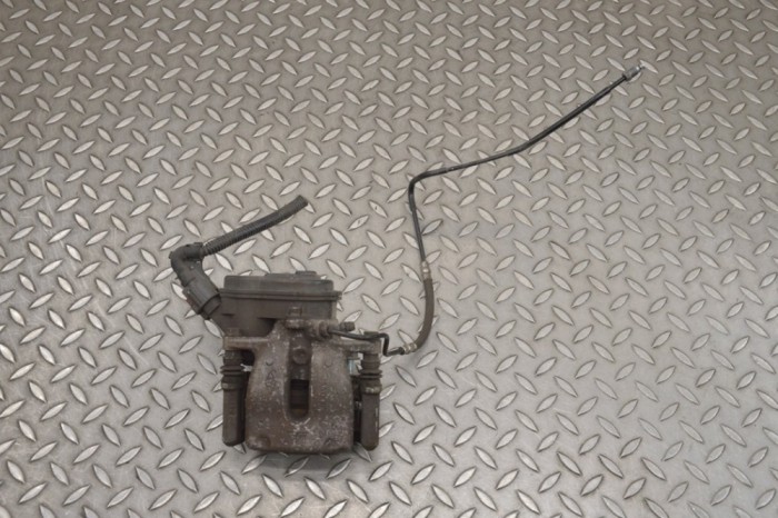 Etrier de fr&acirc;nă dreapta spate NISSAN JUKE F16 2021 OEM: 440002496R 18271290