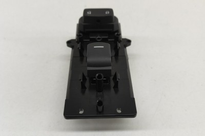 Buton geam ușă dreapta față HONDA CIVIC X Hatchback FC_, FK 2021 OEM: 83545-TGG-A110-BLK,83545TGGA110BLK 27525077 foto