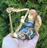 FIGURINA RASINA, MODEL INGERAS CU HARPA