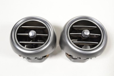 Gura de ventilație planșa de bord MERCEDES-BENZ C W205 2017 OEM: A2058304400,A2058304300 3321870 foto