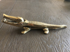 Spargator de nuci-alune,vechi englezesc,din bronz,in forma de crocodil foto