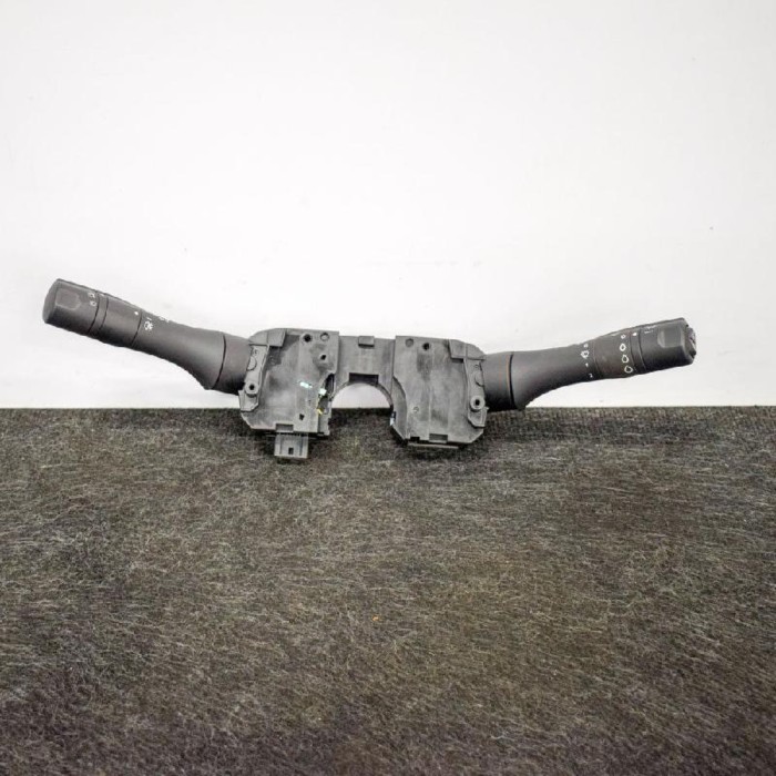 Maneta semnalizare ștergătoare RENAULT MEGANE III Hatchback BZ0_ 2012 OEM: 255670030R | 3192739