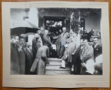 Foto pe carton gros interbelica; Constantin Argetoianu si alte personalitati la o intalnire oficiala