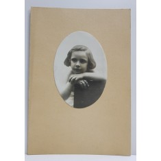 PORTET DE FETITA , FOTOGRAFIE MEDALION , PE SUPORT DE CARTON , PERIOADA INTERBELICA