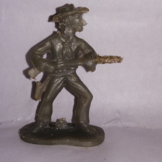 bnk jc Romania - figurina de plastic - cowboy cu pusca