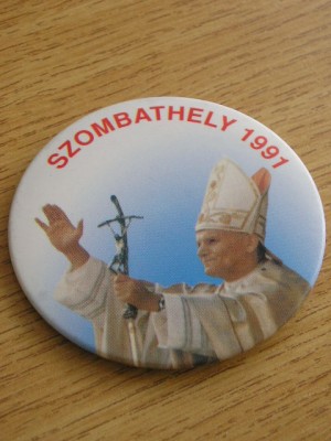QW9 N8 42 - insigna - tematica religie - Papa Ioan Paul - 1991 foto