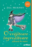 O vrăjitoare &icirc;ngrozitoare zboară la mare (Vol. 4) - Paperback brosat - Jill Murphy - Arthur