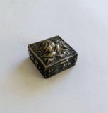 Caseta miniaturala cu decor de trandafiri