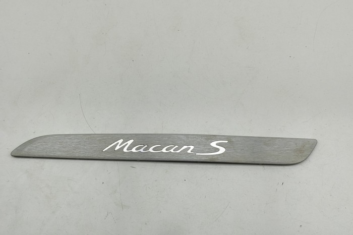 Ornament prag st&acirc;nga față PORSCHE MACAN DKN 2021 OEM: 95B853467AA | 31539531