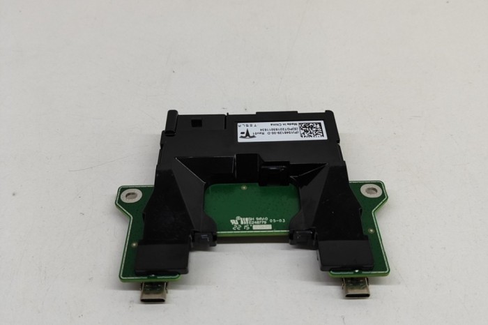 USB TESLA MODEL Y 2022 OEM: 1546129-61-D,1546129-00-D 23140194