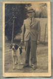 AD 553 C. P. VECHE FOTO - BARBAT CU CAINELE LA PLIMBARE