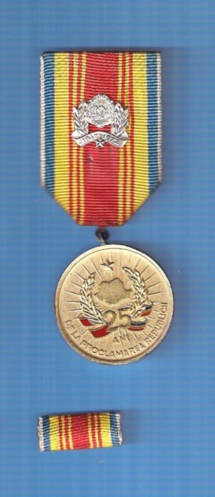 (2) MEDALIA " A 25 A ANIVERSARE A PROCLAMARII REPUBLICII" (2) MEDALIA " A 25 A ANIVERSARE A PROCLAMARII REPUBLICII"