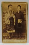 FOTOGRAF NATALIA BELA , BRAILA , DOI ELEVI CU PREMIILE SI CORONITA , IN STUDIO , FOTOGRAFIE C.D.V. , SFARSIT DE SECOL XIX