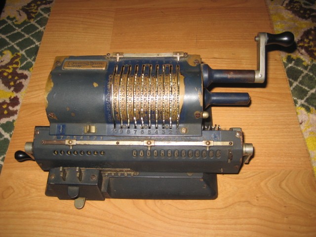 2672-MASINA VECHE DE CALCULAT ODHNER SUEDIA- ORIGINAL AUTENTICA PERIOADA 1940.