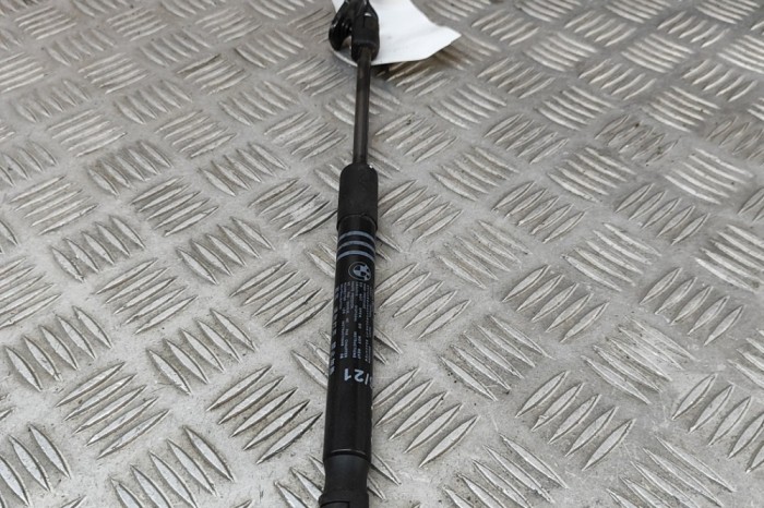 Amortizor capota dreapta față BMW 5 F10 2016 OEM: 7309117 22218697