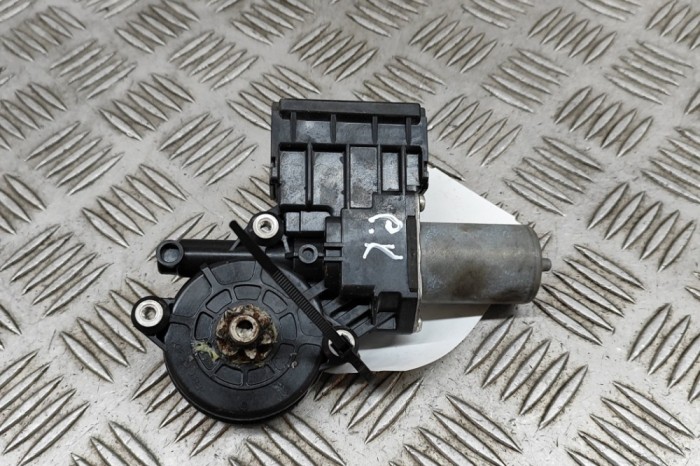 Motor macara geam ușă st&acirc;nga față TOYOTA RAV 4 IV _A4_ 2015 OEM: 85720-42120,062020-4890 28359801