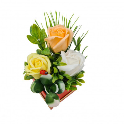 Aranjament floral deosebit 3 trandafiri cutie , flori de sapun,buburuza, 10x10 cm foto