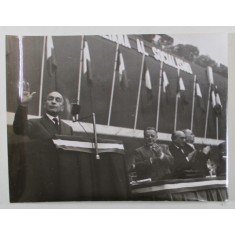 PALMIRO TOGLIATTI , LA TRIBUNA CONGRESULUI AL VIII - LEA AL P.C.I. , APLAUDAND , FOTOGRAFIE , 1956