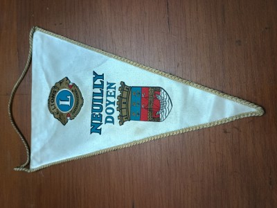 fanion Splendid matase LIONS INTERNATIONAL CU SEMNATURI foto