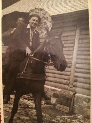 Sinaia, 15 mai 1937, La stanca regală, Sabatorile primaverii, călare, regalitate foto