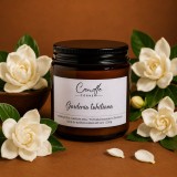 Gardenia Tahitiană &ndash; Lum&acirc;nare parfumată handmade din soia &icirc;n recipient sticlă ambră