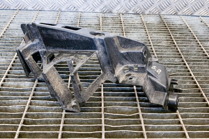 Suport bara de protecție dreapta spate PEUGEOT 508 2011 OEM: 9686704580 11295716