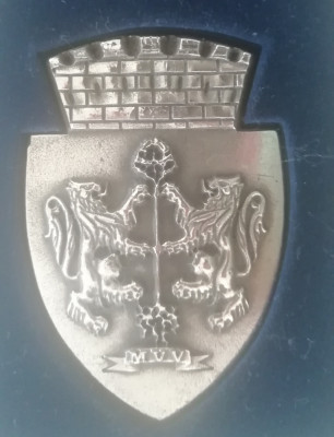 QW3 9 - Placheta - heraldica - stema municipiului Ploiesti - judetul Prahova foto