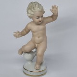 Bibelou vechi, vintage, portelan german WALLENDORF - Baiat cu minge