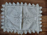 Fata de masa taraneasca veche lucru manual pe panza tesuta in casa, brodat Cristos au Inv, margini dantela crosetata, 72x 88cm