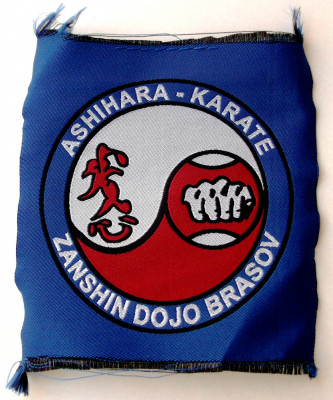 ROMANIA ECUSON TEXTIL ASHIHARA KARATE ZANSHIN DOJO BRASOV dimensiune 90 mm ** foto