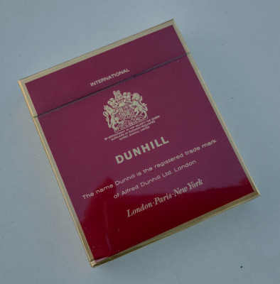 PACHET VECHI TIGARI &amp;quot;DUNHILL&amp;quot; - PLIN / SIGILAT - CARTONAT - COLECTIE COMUNIST foto