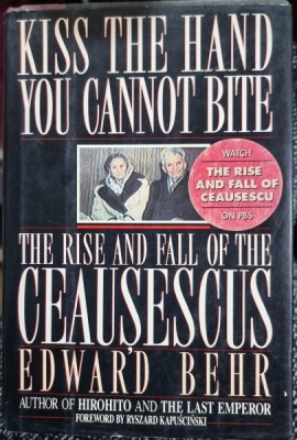 Kiss the hand you cannot bite. The rise and fall of the Ceausescus - Edward Behr foto