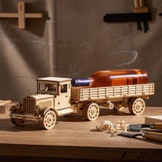 Camion cu remorca - suport pentru sticla de vin