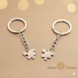 Cumpara ieftin Brelocuri Cuplu Puzzle Metalice SaraTremo - Set 2 Brelocuri Inimă/Dragoste, Cadou Aniversare/Valentine&#039;s Day, 8cm