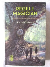 "REGELE MAGICIAN. Al doilea volum al seriei MAGICIENII", Lev Grossman, 2015. Carte noua