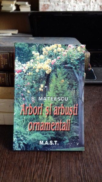 ARBORI SI ARBUSTI ORNAMENTALI - R. MATEESCU