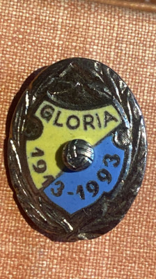 INSIGNA VECHE SPORTIVA GLORIA(ARAD)1913-1993/ APROX.21/14mm. foto