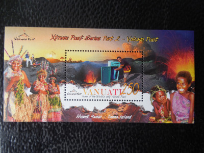 Vanuatu-Posta de pe vulcan-bloc ,nestampilat foto