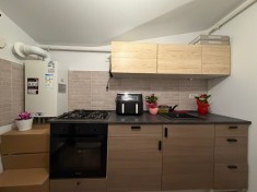 Vand mobilă de bucătărie IKEA cu electrocasnice &icirc;ncorporate și chiuvetă