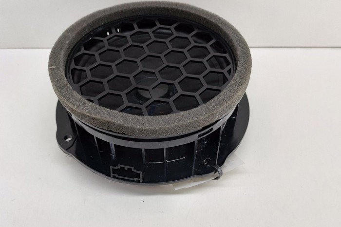 Difuzor ușă st&acirc;nga spate SKODA SCALA 2021 OEM: 3V0035411J 23990888