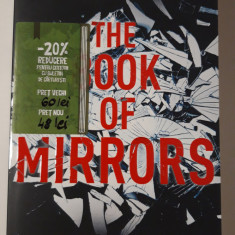 E O Chirovici The book of mirrors Carte in limba engleza