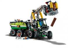 LEGO Technic - Masina forestiera 42080 foto