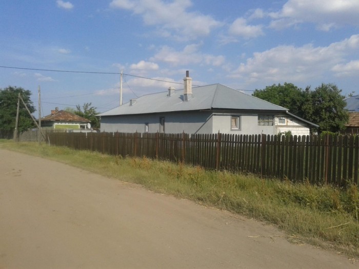 V&acirc;nd casă la țară, din paiantă, in jud Olt, in Radomiresti