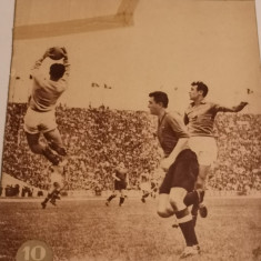 Revista veche fotbal-"FOTBAL"nr. 10/1955 (starea care se vede in foto)