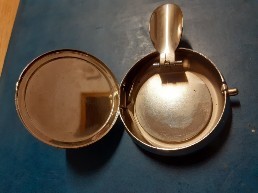 Scrumiera de voiaj